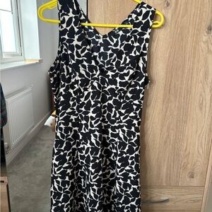 Uniqlo Black and White A-line Midi Dress V-neck Sleeveless